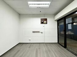 Upper Serangoon Shopping Centre (D19), Retail #584859491